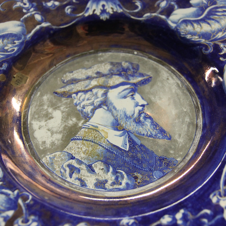 Plat assiette Auguste Jean céramique faïence métallisé néo-renaissance portrait CNAM