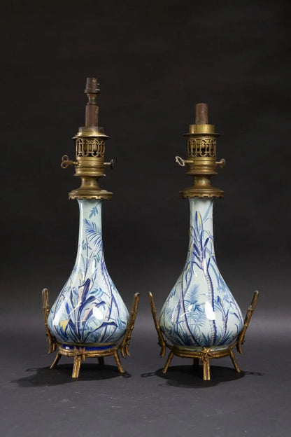 Paire de lampes en faïence émaillée d'Auguste Jean, bleu-vert, monture en bronze doré évoquant des bambous, inspiration extrême-orientale, autre vue