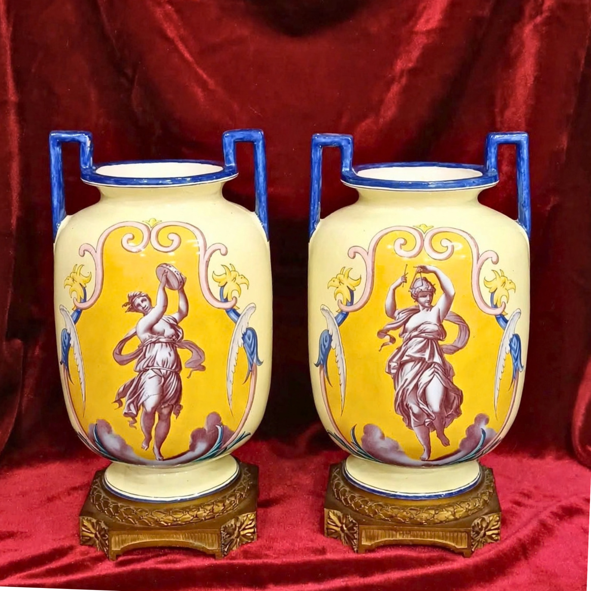 PAIRE DE VASES