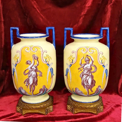 PAIRE DE VASES