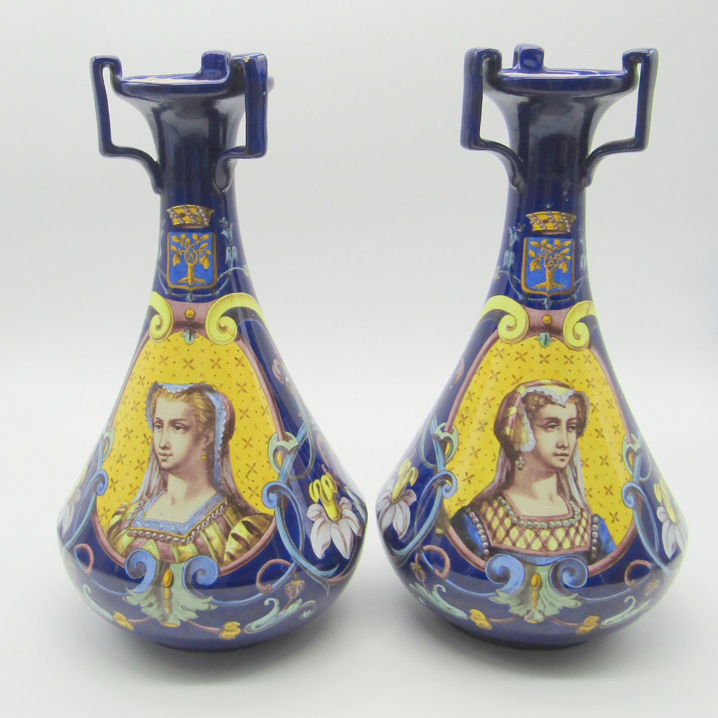 PAIRE DE VASES
